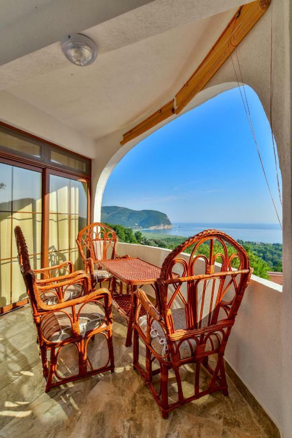 Pataki Guesthouse Petrovac Eksteriør billede