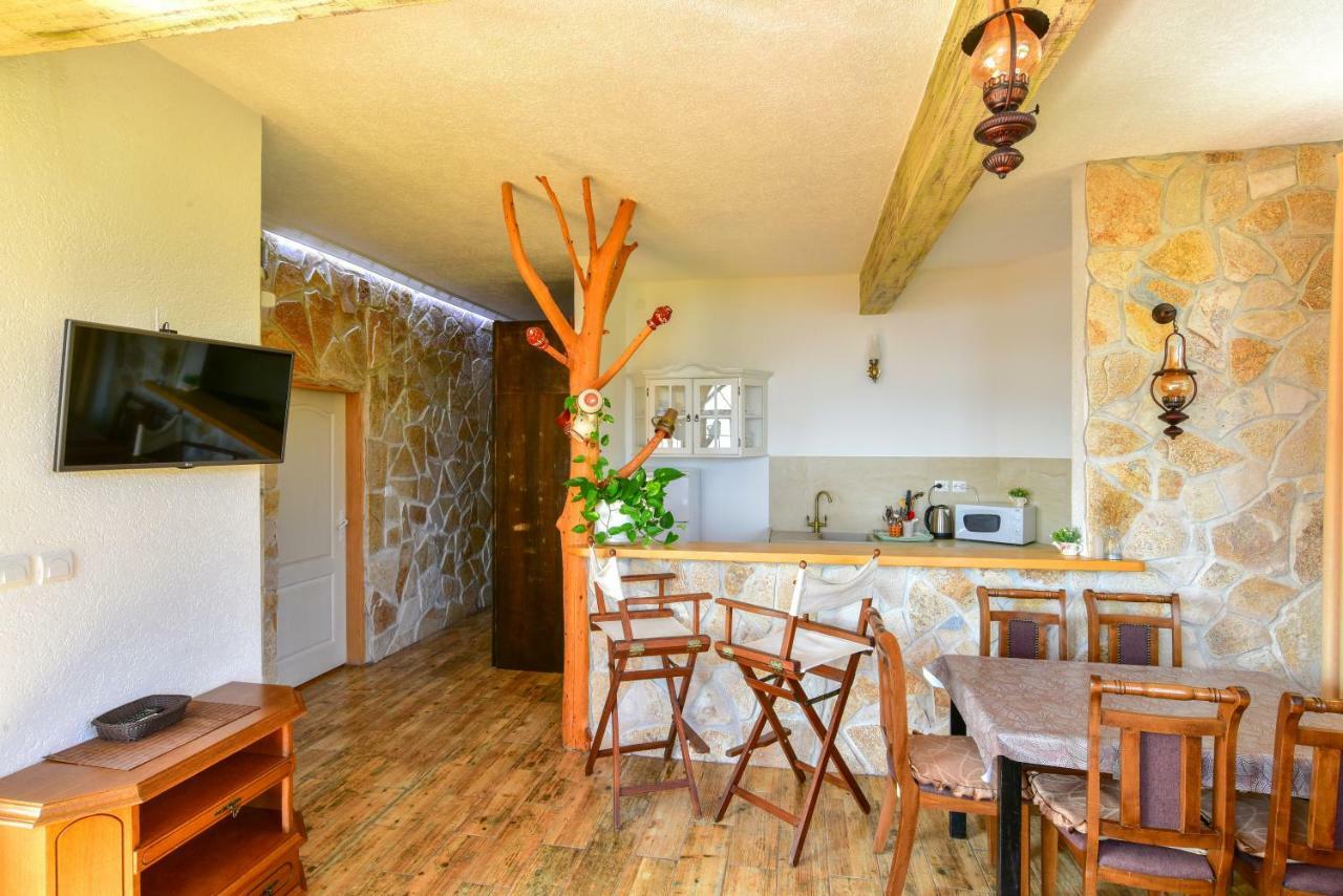 Pataki Guesthouse Petrovac Eksteriør billede