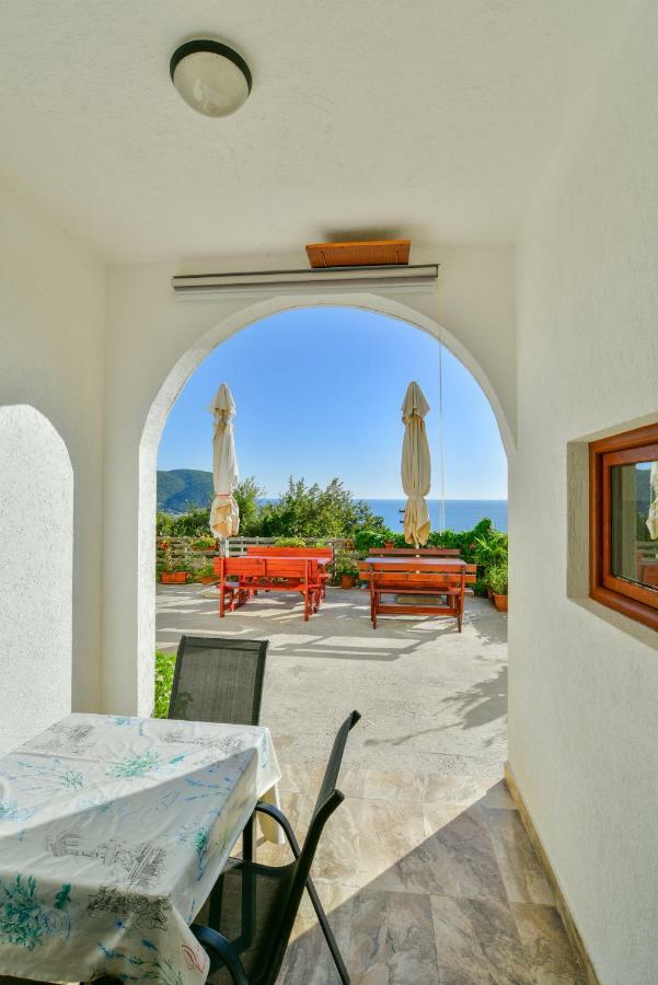 Pataki Guesthouse Petrovac Eksteriør billede