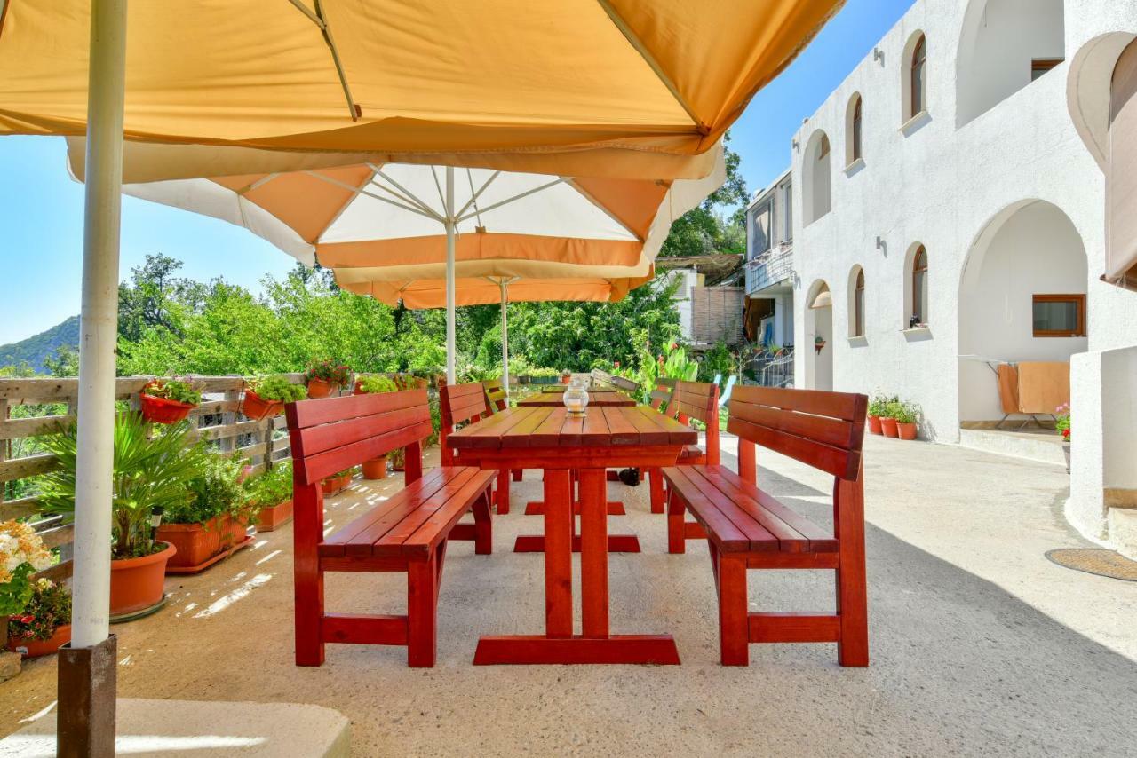 Pataki Guesthouse Petrovac Eksteriør billede
